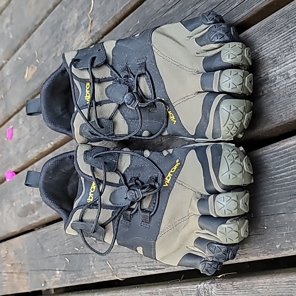 Shoes - Picture 4 of 4